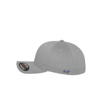 Lade das Bild in den Galerie-Viewer, White Bucks Cap - Bestickt
